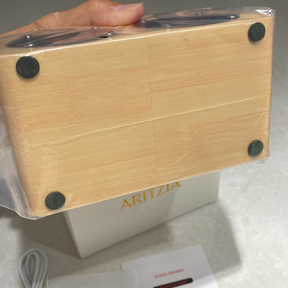 New Aritzia Bluetooth Music Speaker in Box⭐️⭐️⭐️⭐️ - Picture 13 of 15